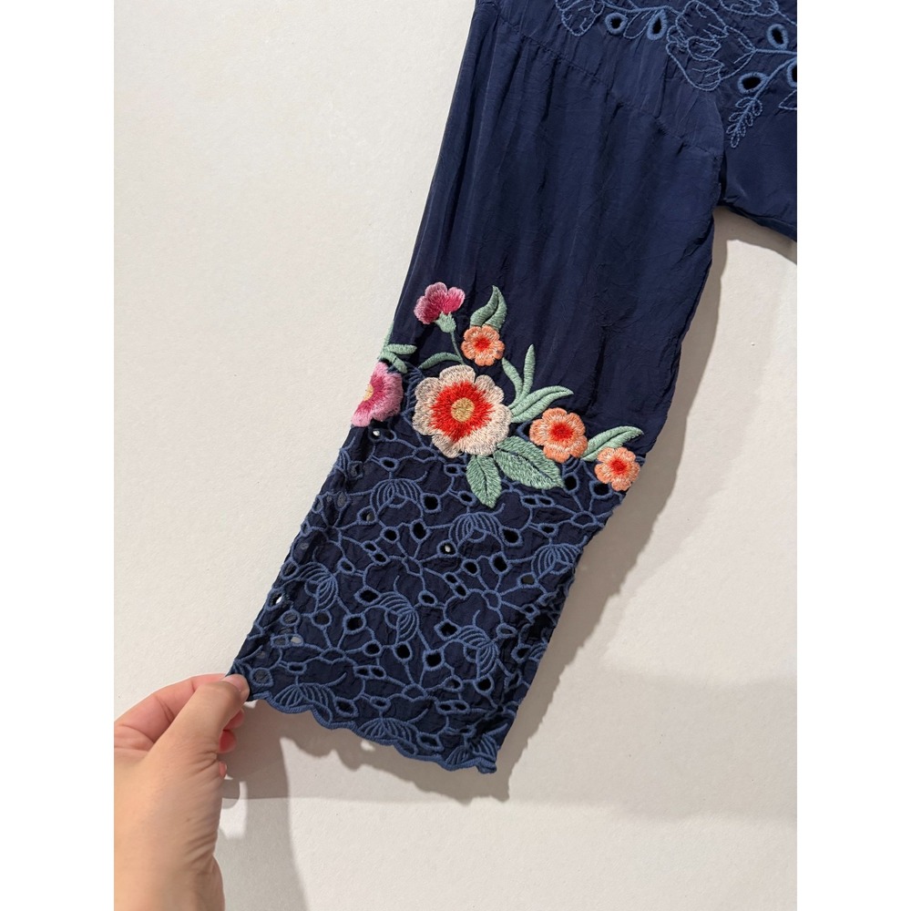 Johnny Was Embroidered Boho Tunic Top Blue Multicolor Floral Sz L Eyelet Cupro - Picture 3 of 6